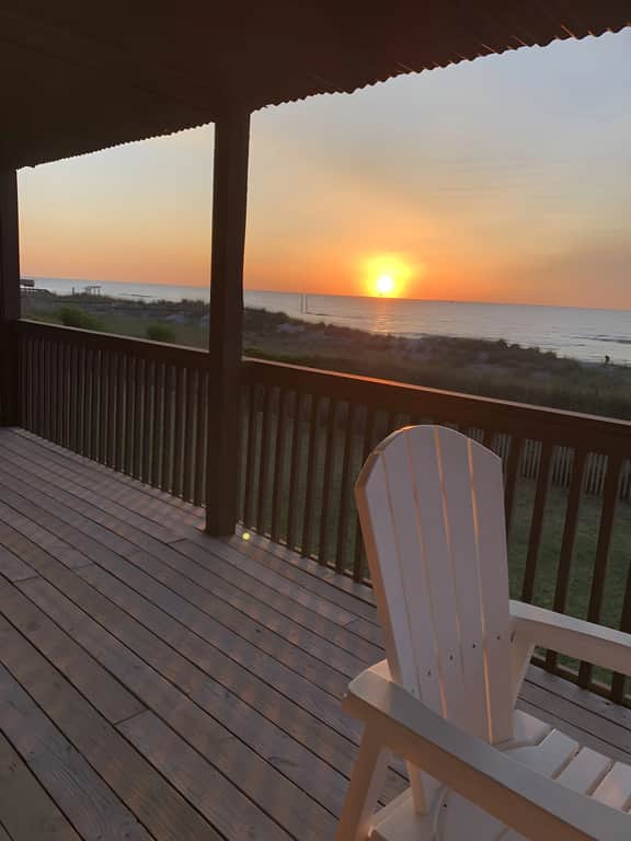 BIG DECK! Tiki Bar! Oceanfront Pool! Elevator!